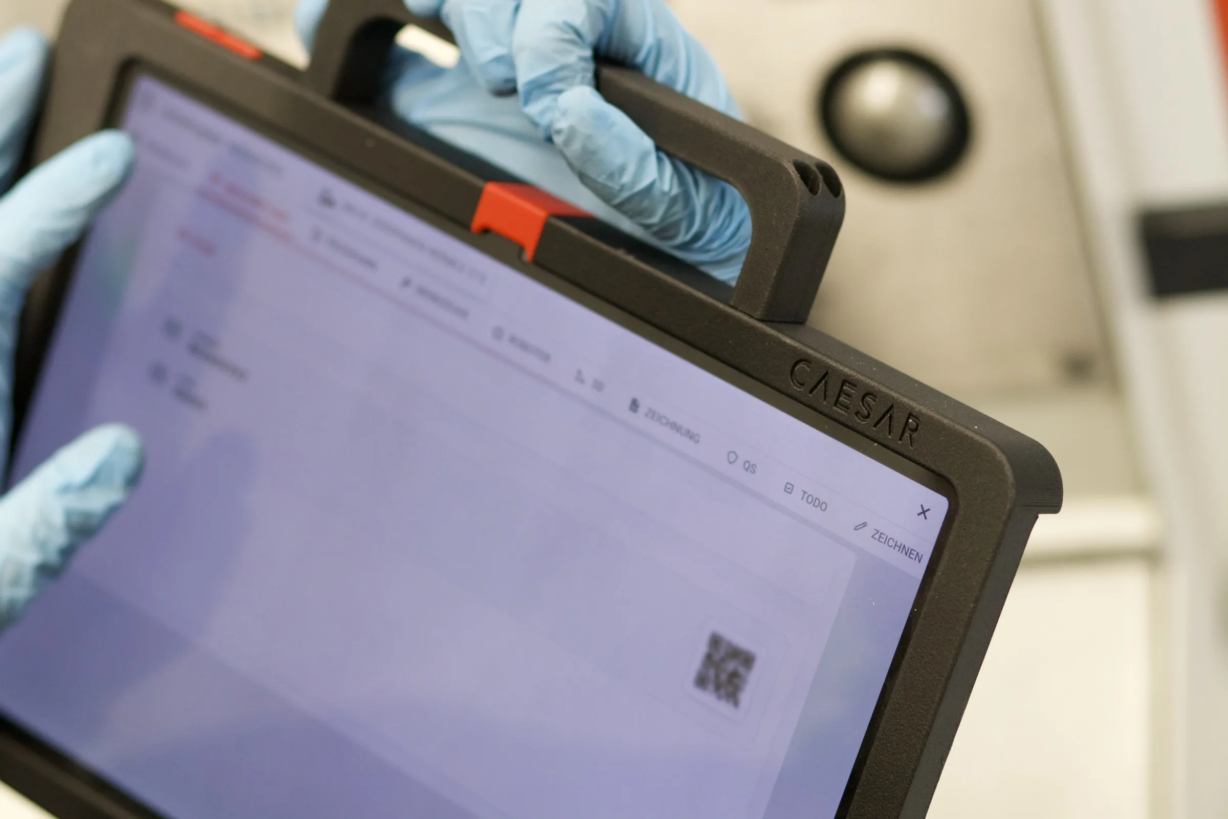 Lorica zeigt QS und Zeichnung mit QR Code auf dem Display